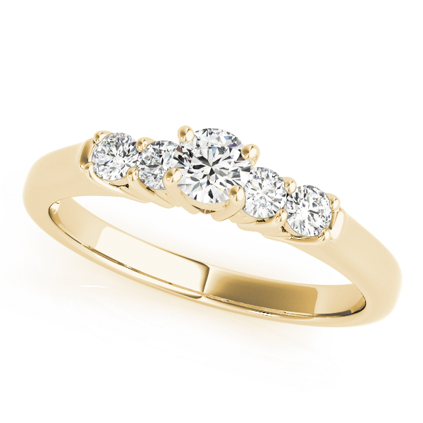 Traditional  Style Round Diamond Engagement Ring